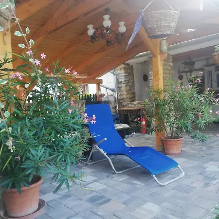 Peringer Udvarhaz Holiday home Mencshely